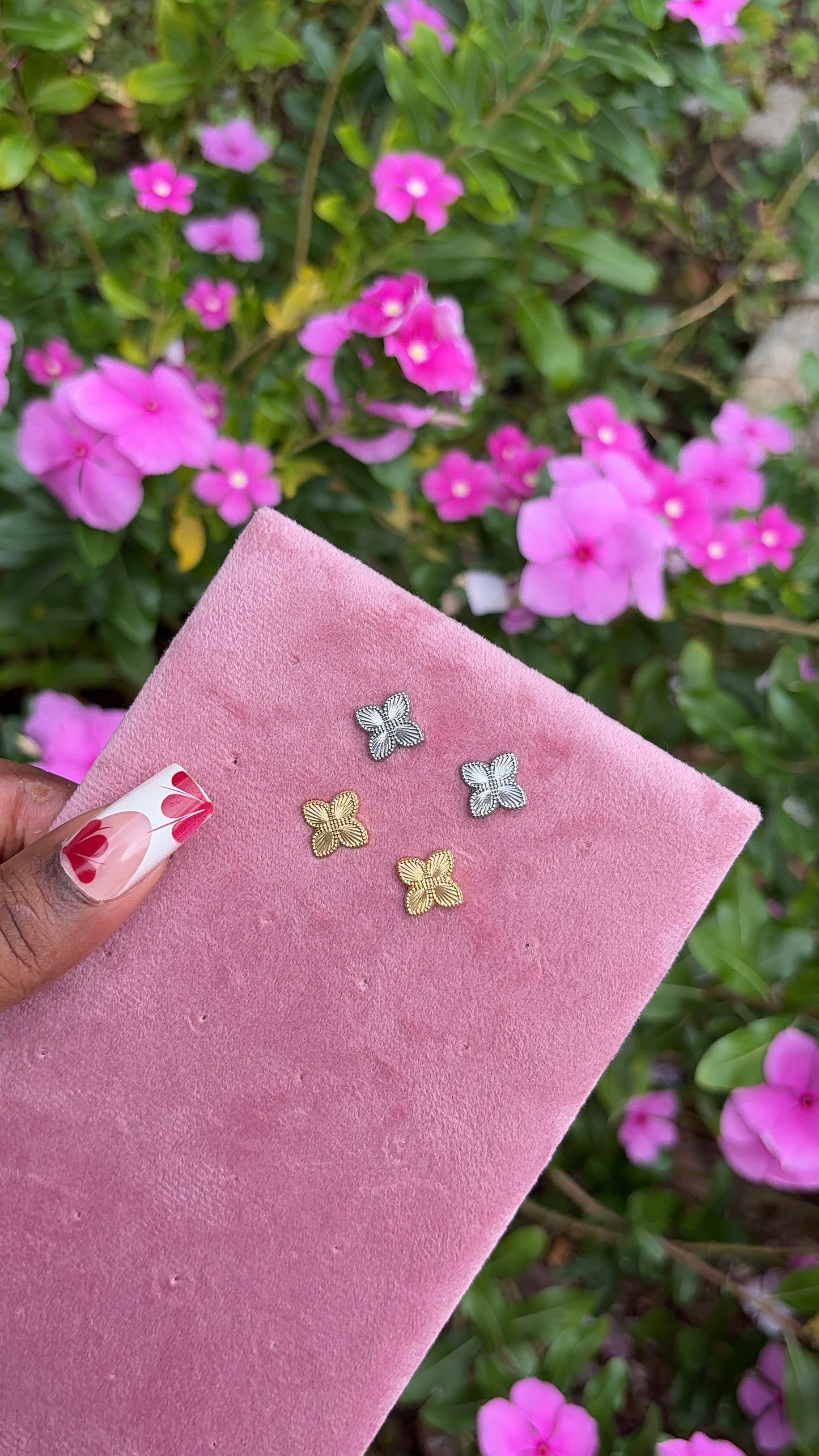 CLEO Studs
