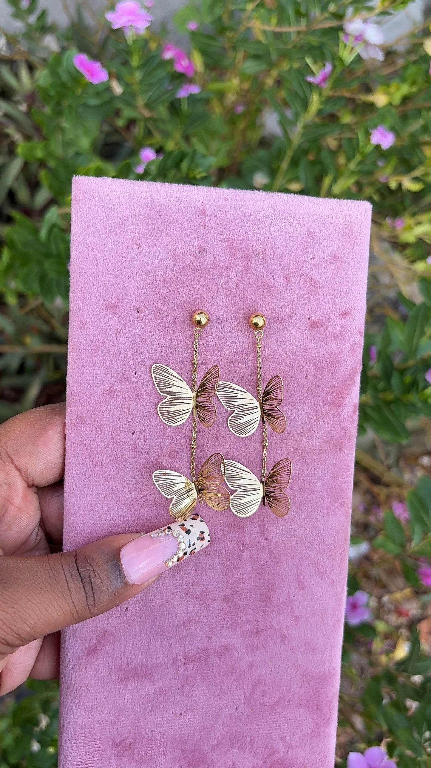 FLUTTER BLISS Drop Studs