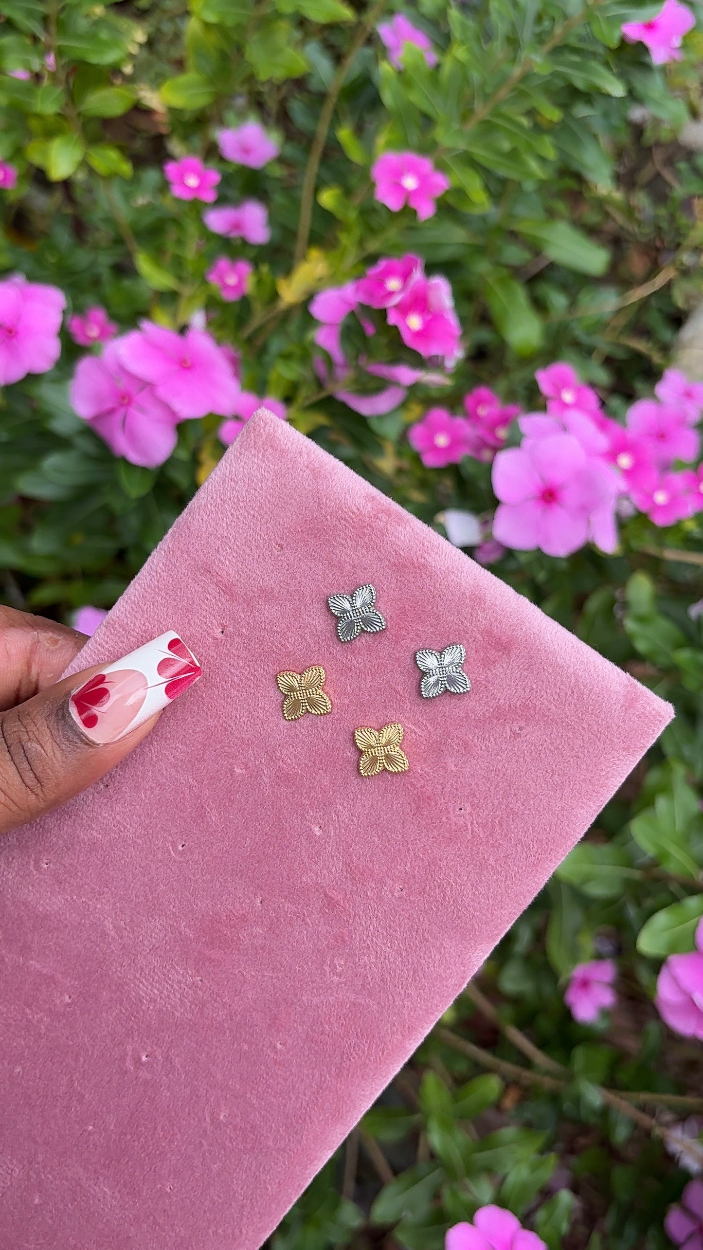CLEO Studs