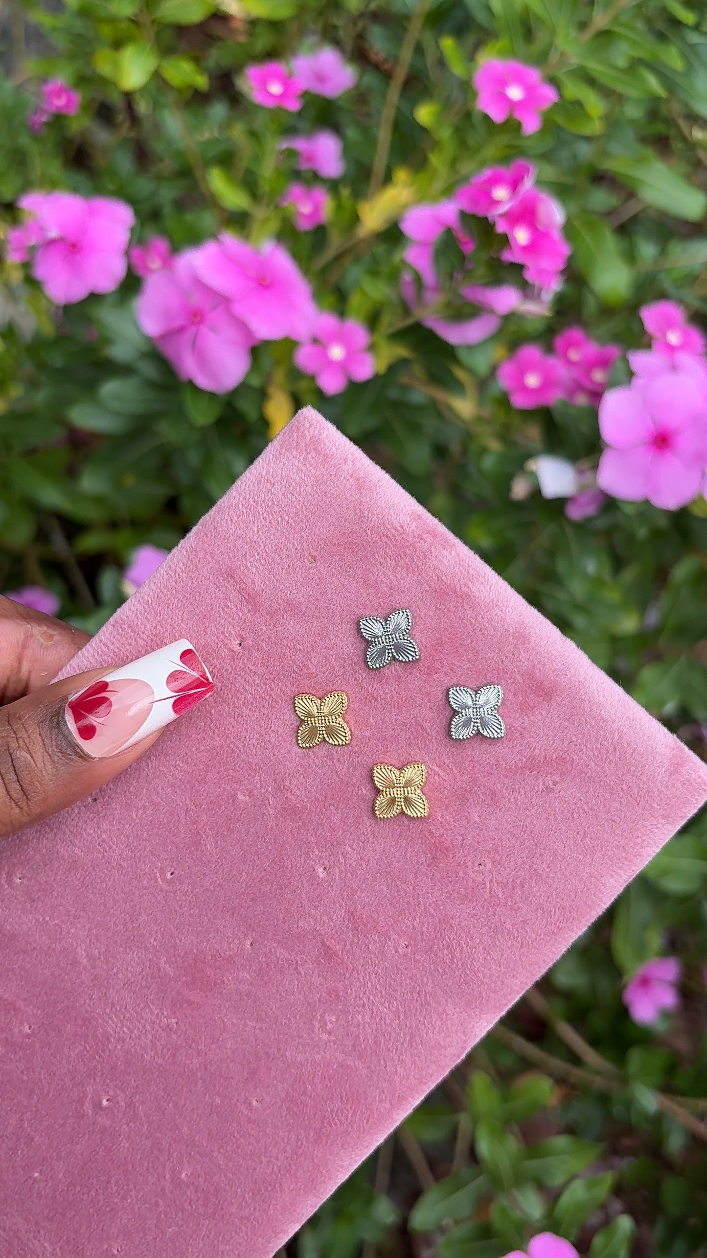 CLEO Studs