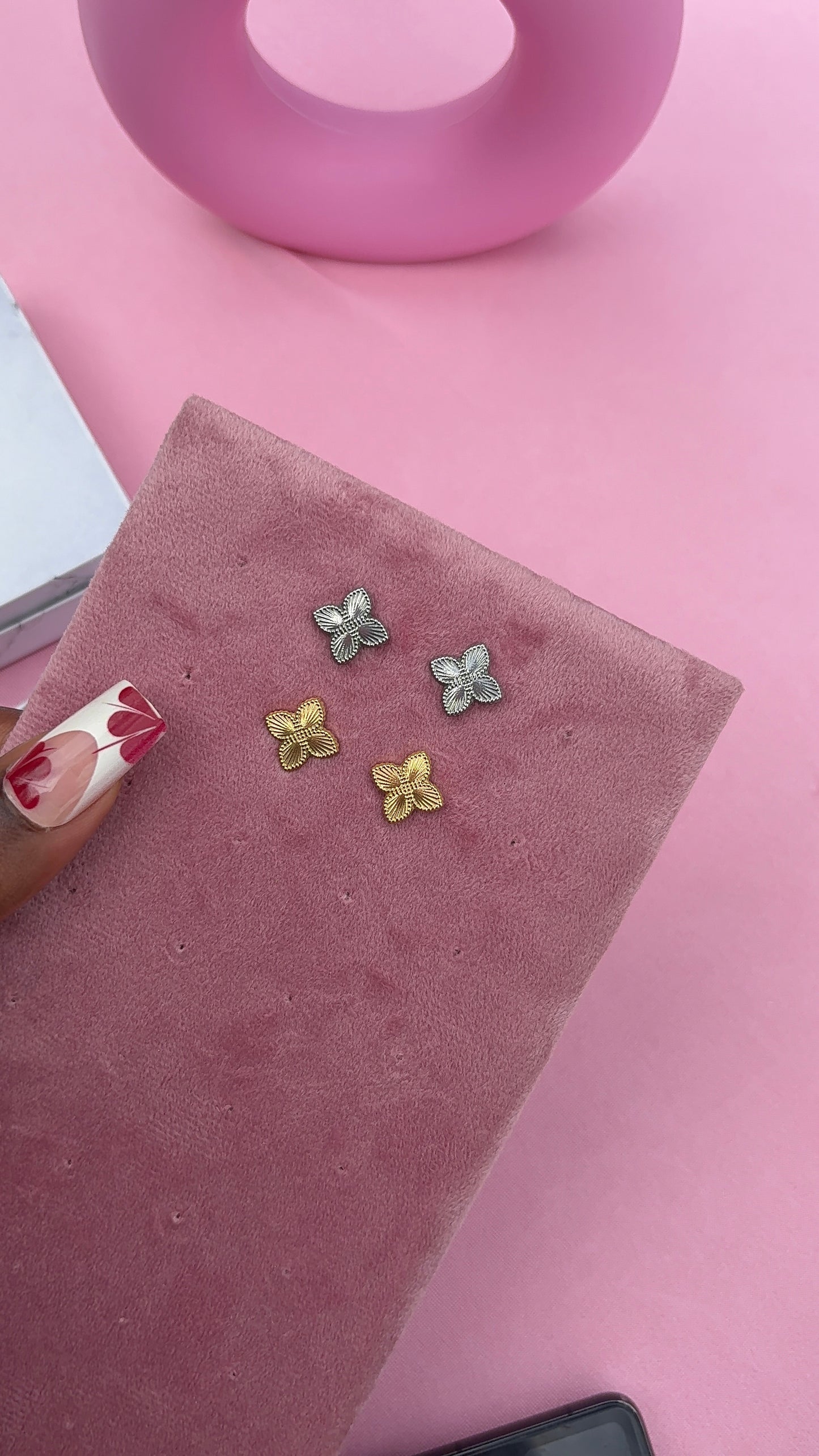 CLEO Studs