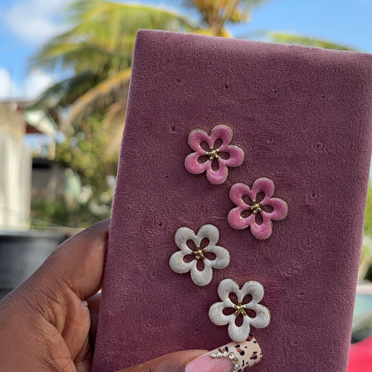 DAISY MINI Studs