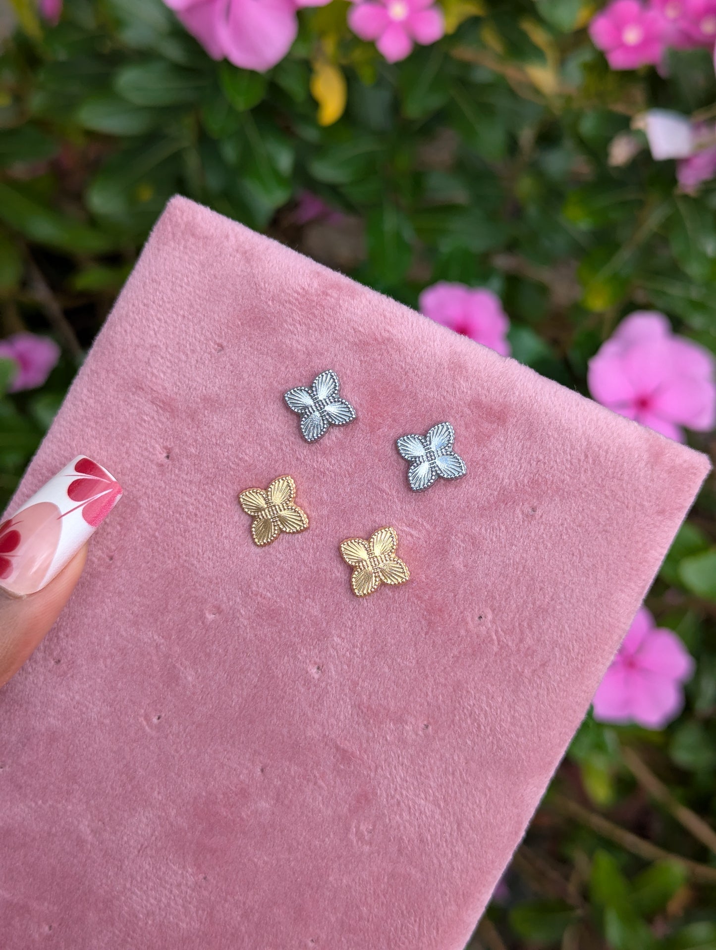 CLEO Studs