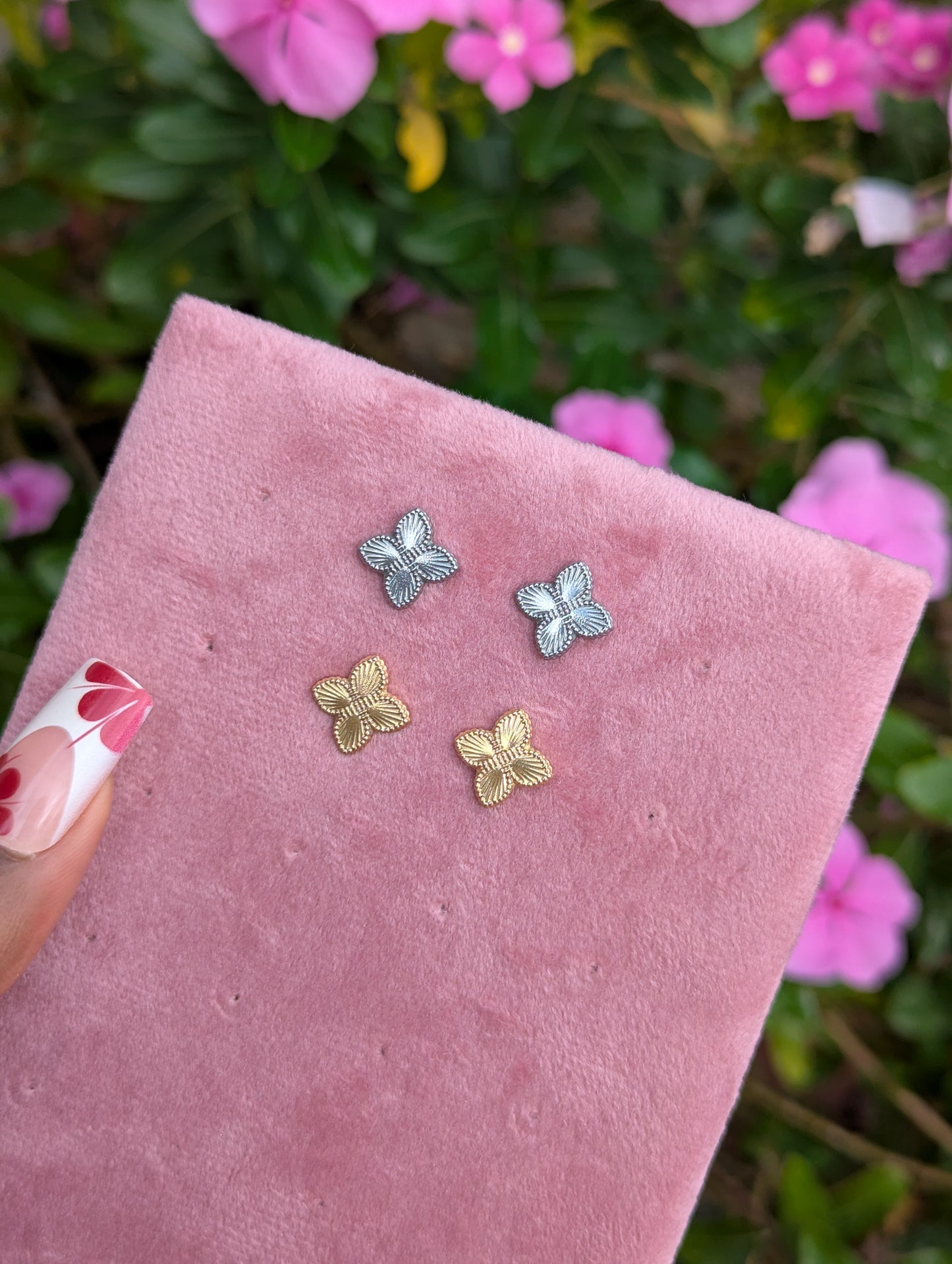CLEO Studs