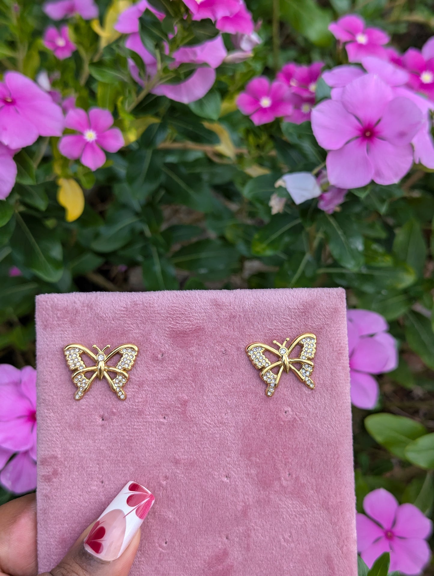 BUTTAZ Studs